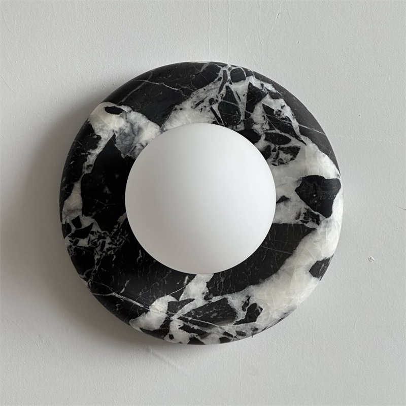 Uvinos aplică de perete