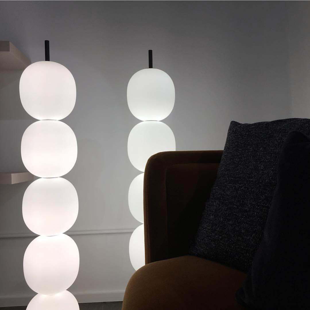 Ceni lampadar minimalist din marmură