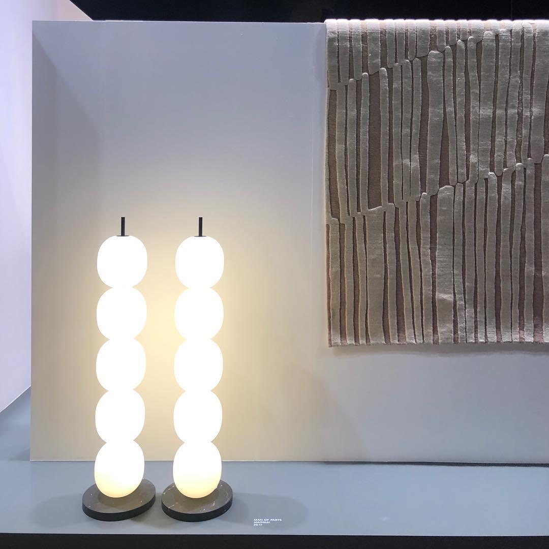 Ceni lampadar minimalist din marmură