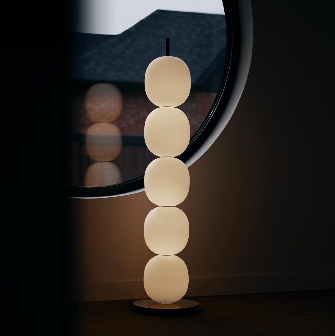Ceni lampadar minimalist din marmură