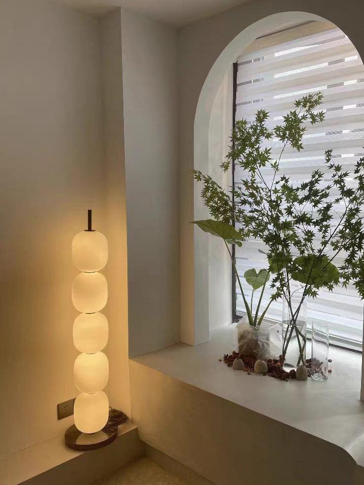 Ceni lampadar minimalist din marmură