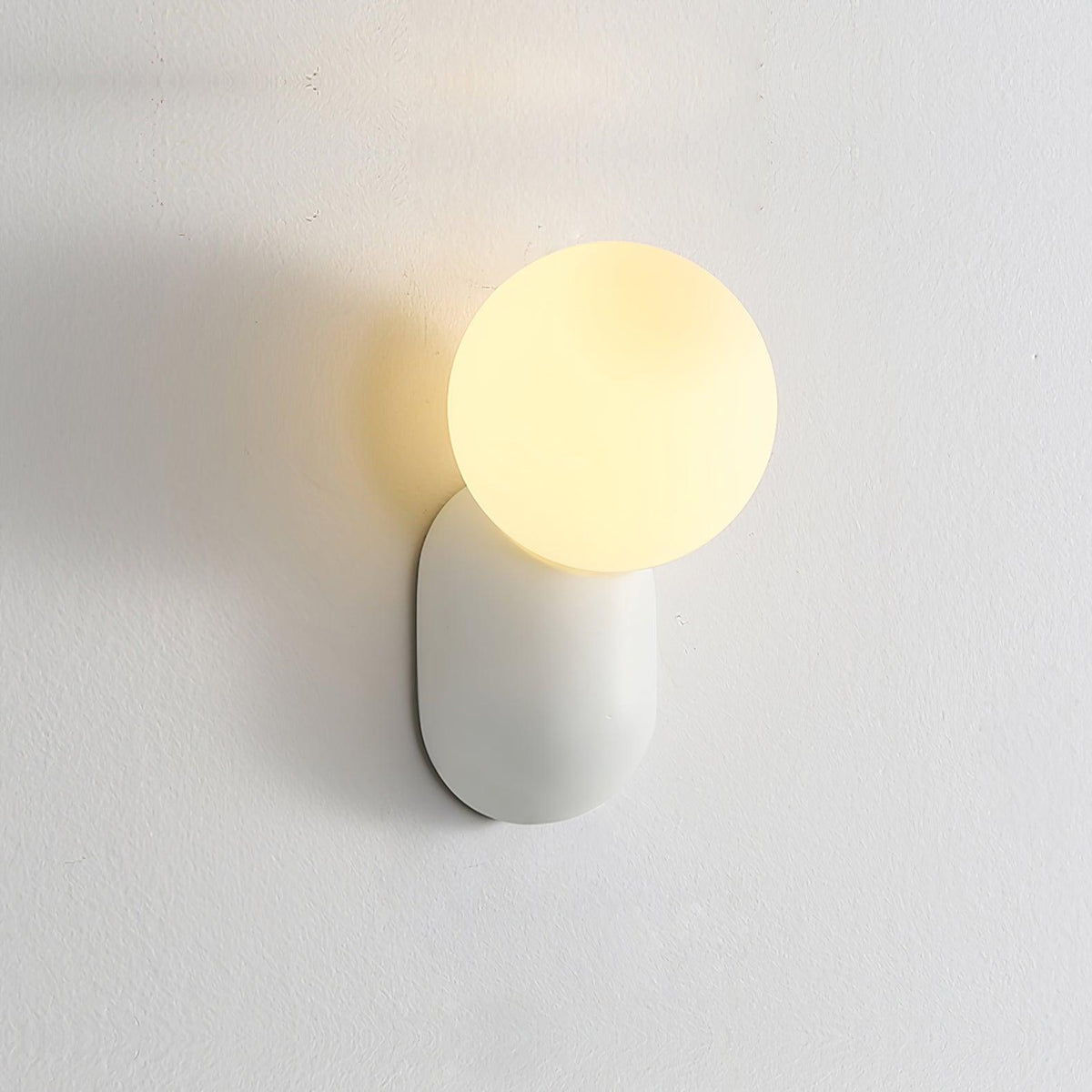 Nelo aplică de perete, minimalistă, cu glob