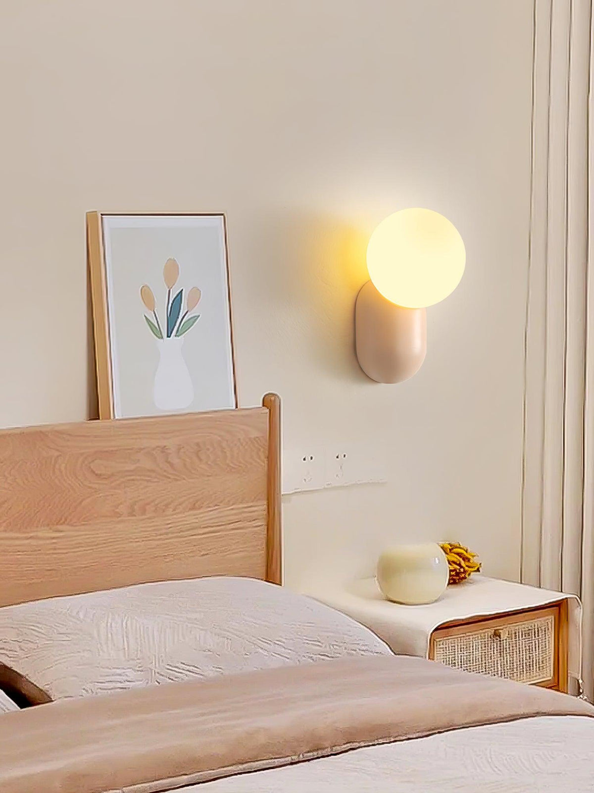 Nelo aplică de perete, minimalistă, cu glob