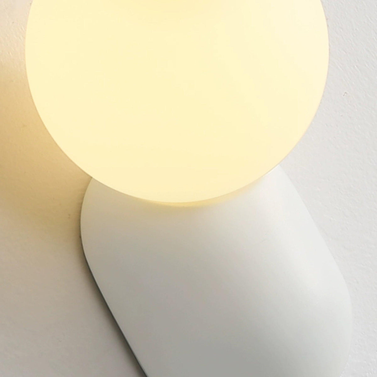 Nelo aplică de perete, minimalistă, cu glob