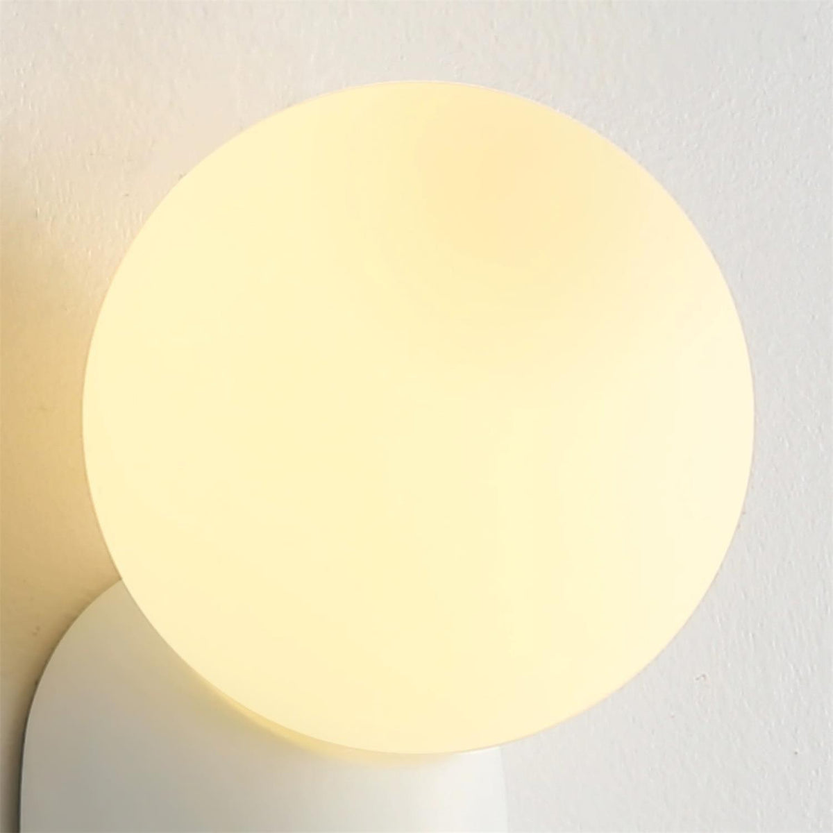 Nelo aplică de perete, minimalistă, cu glob