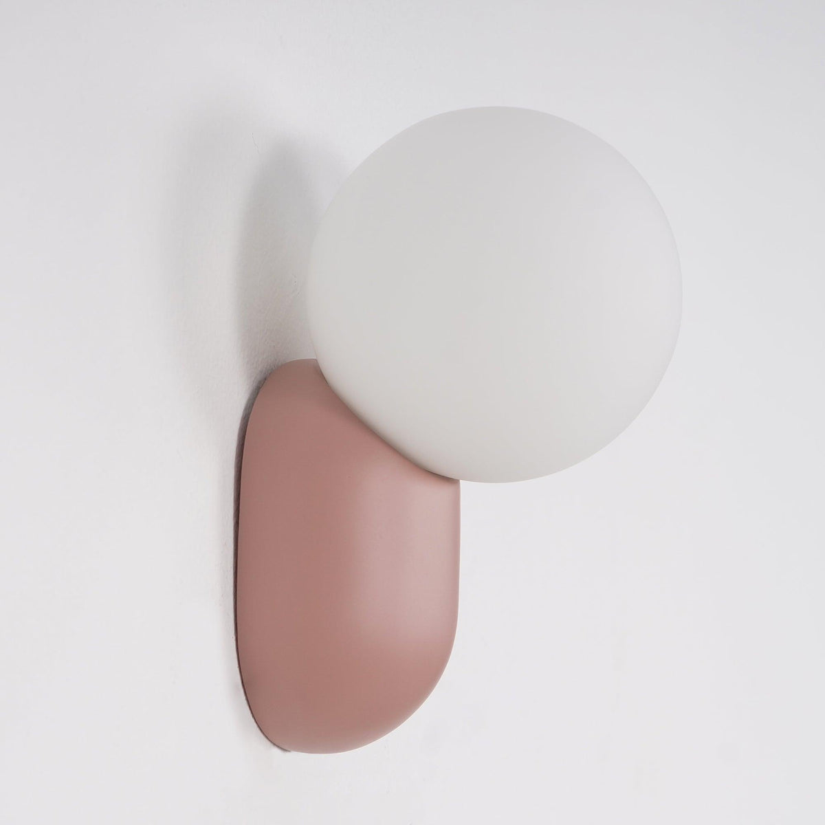 Nelo aplică de perete, minimalistă, cu glob