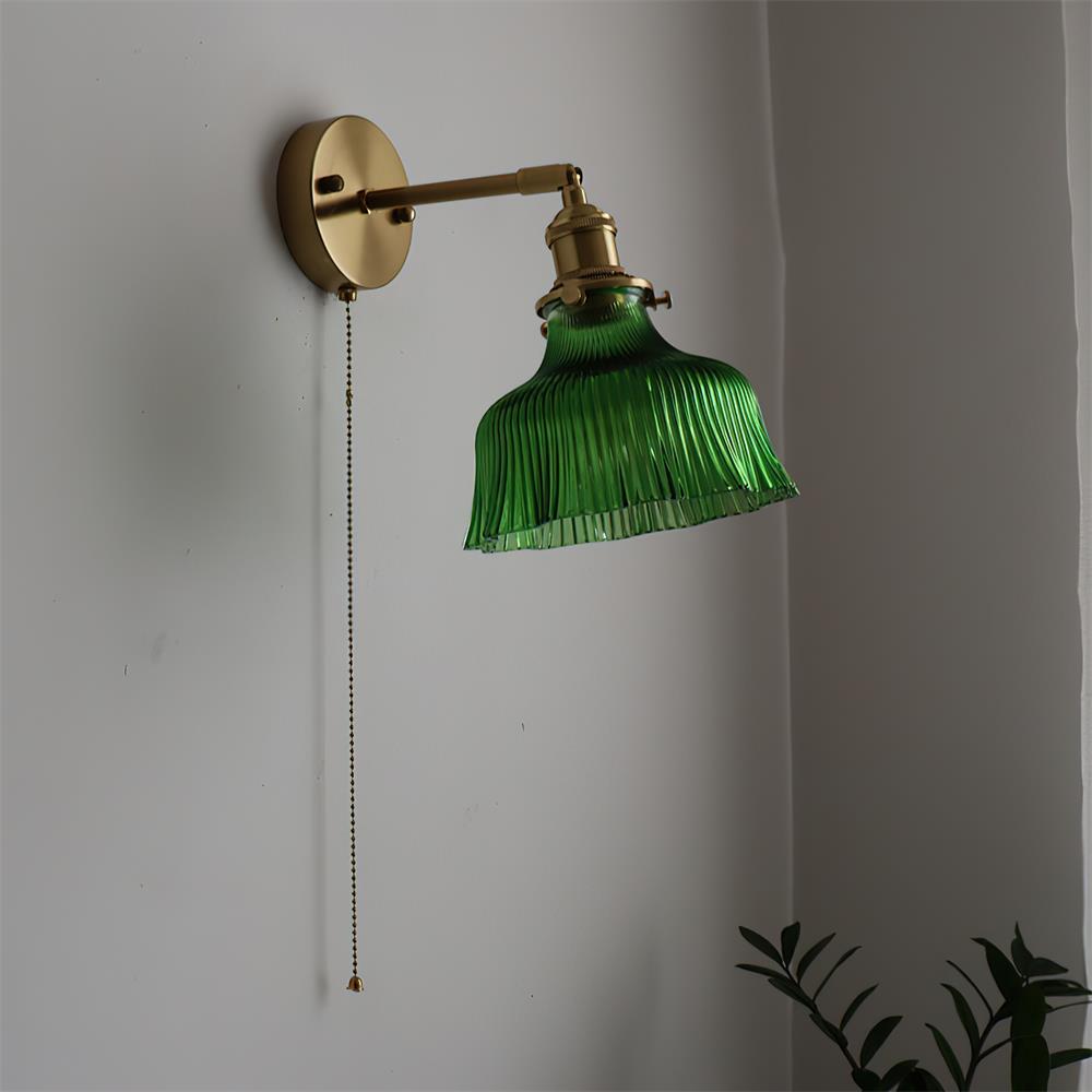 Rilo aplică de perete din alamă cu abajur din sticlă verde/transparent și lanț pentru comutare