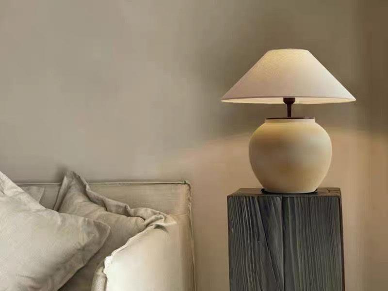 Lumian lampă de masă din material textil și ceramică, rustică