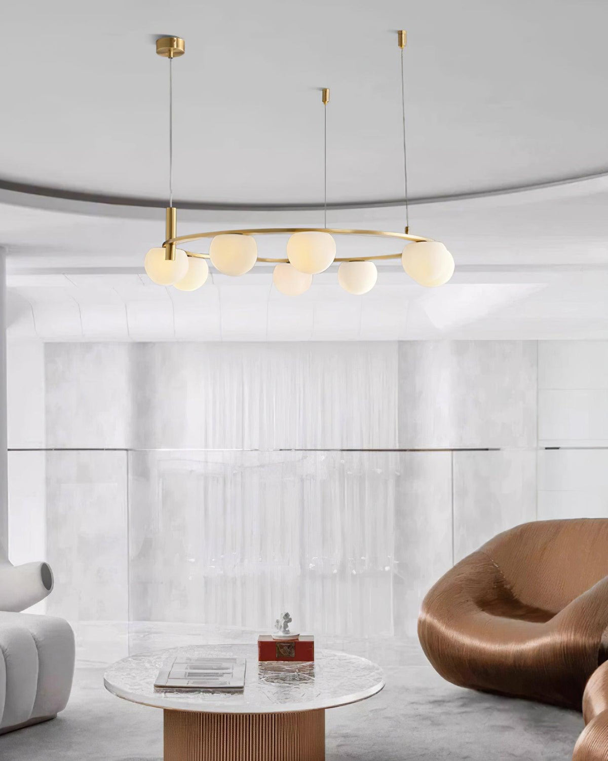 Candelabru modern cu Globuri din sticlă și Inel din metal cu Finisaj auriu