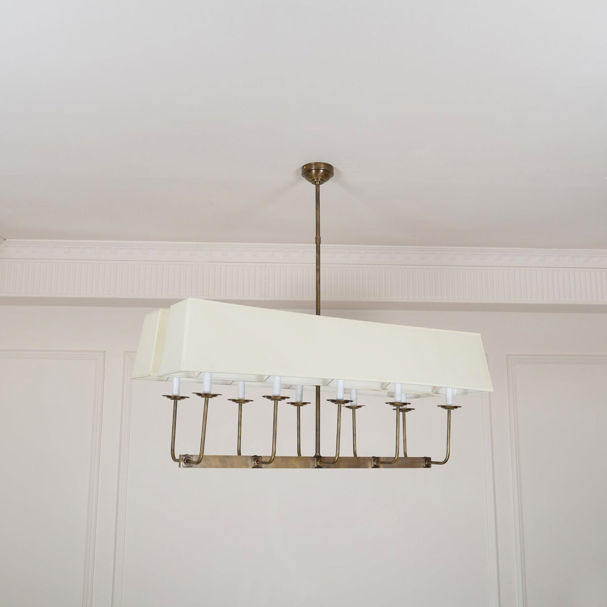 Avenerira candelabru liniar