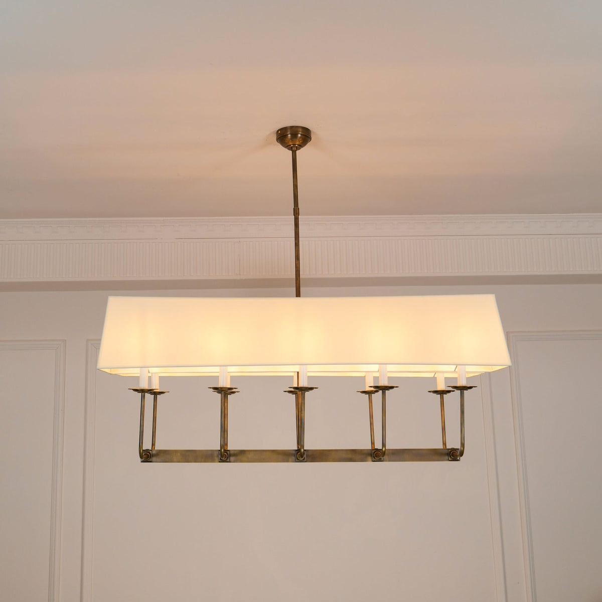Avenerira candelabru liniar