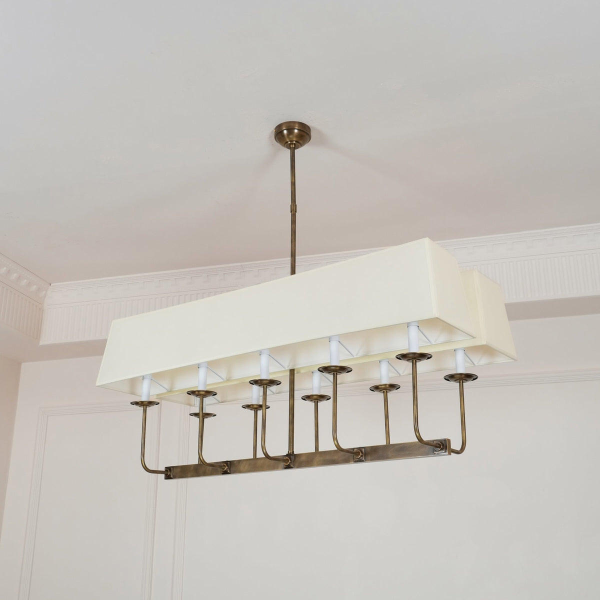 Avenerira candelabru liniar