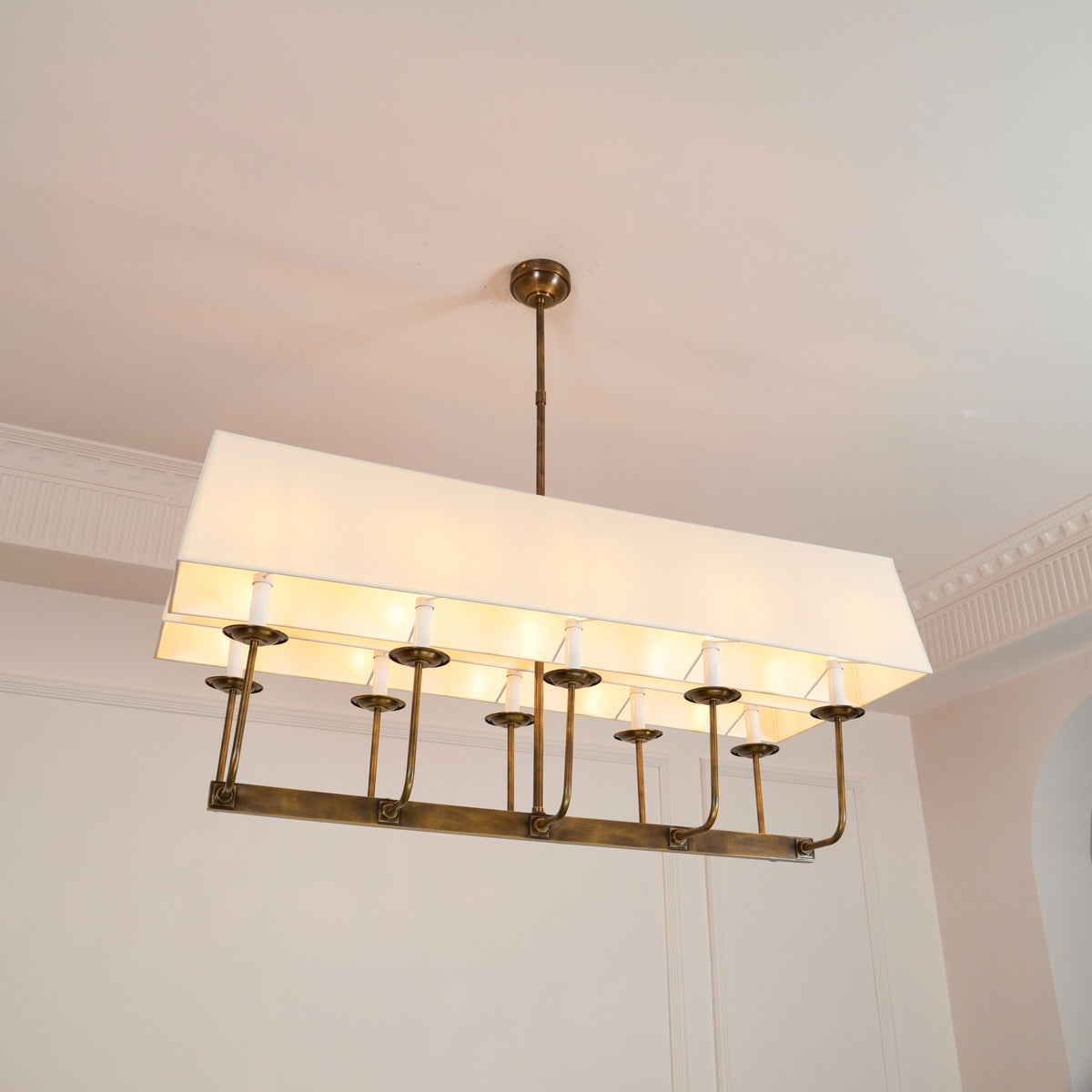 Avenerira candelabru liniar