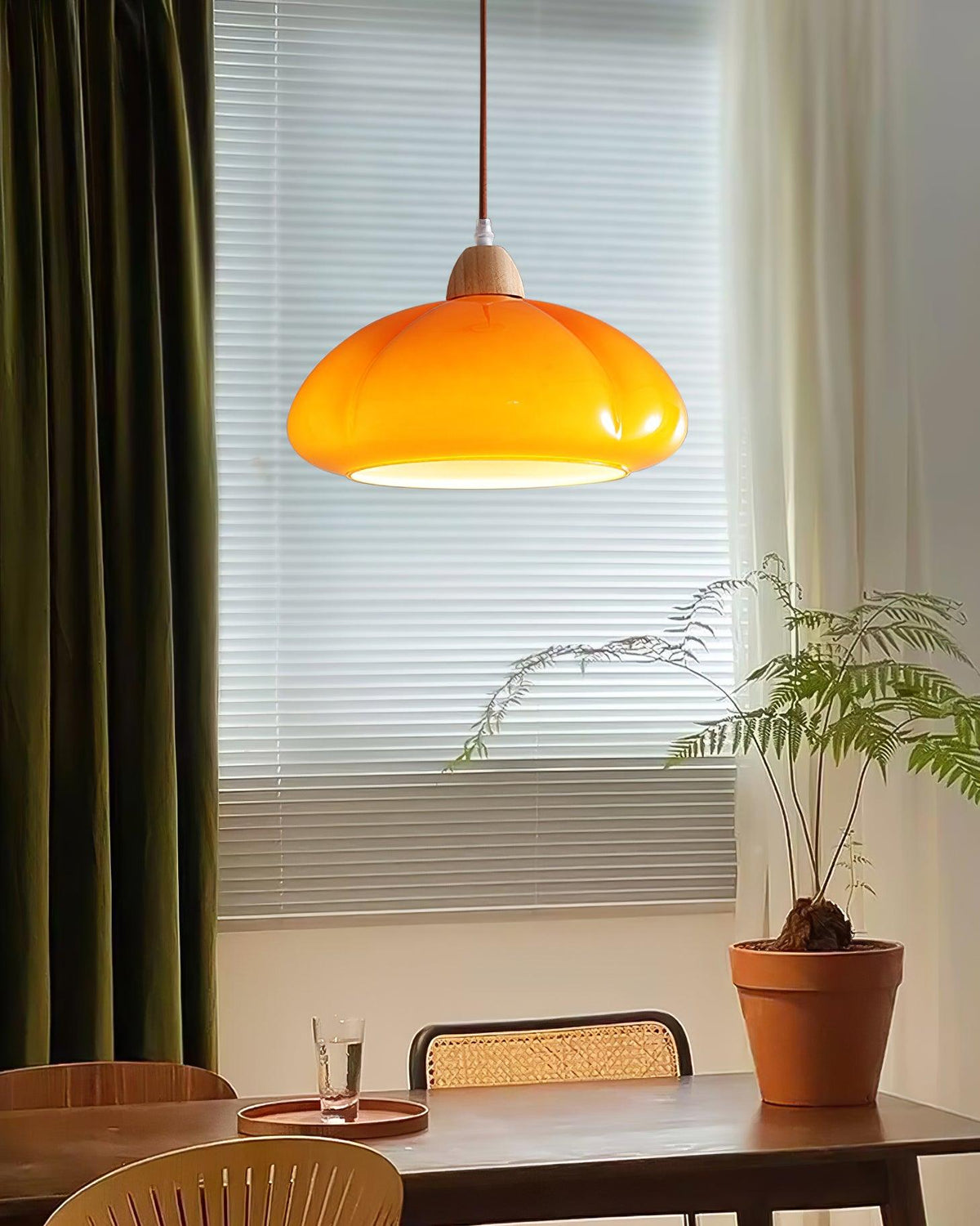 Avenisena lampă suspendată