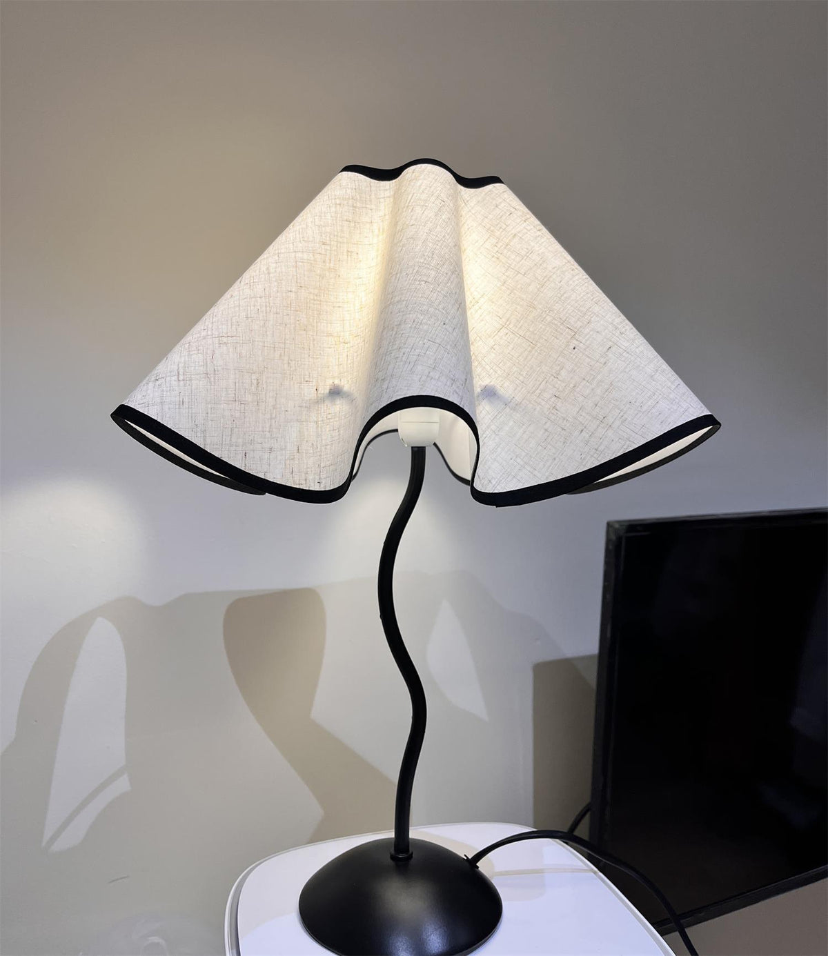 Luminova lampă de masă artistică cu abajur textil