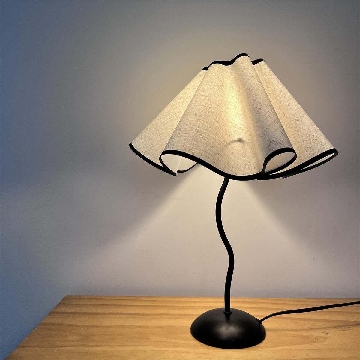 Luminova lampă de masă artistică cu abajur textil