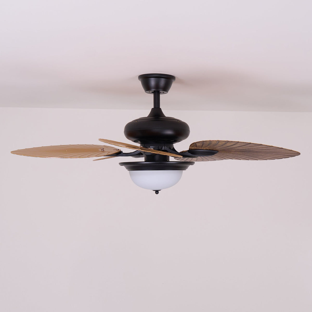 Viraalel ventilator de tavan cu lumină