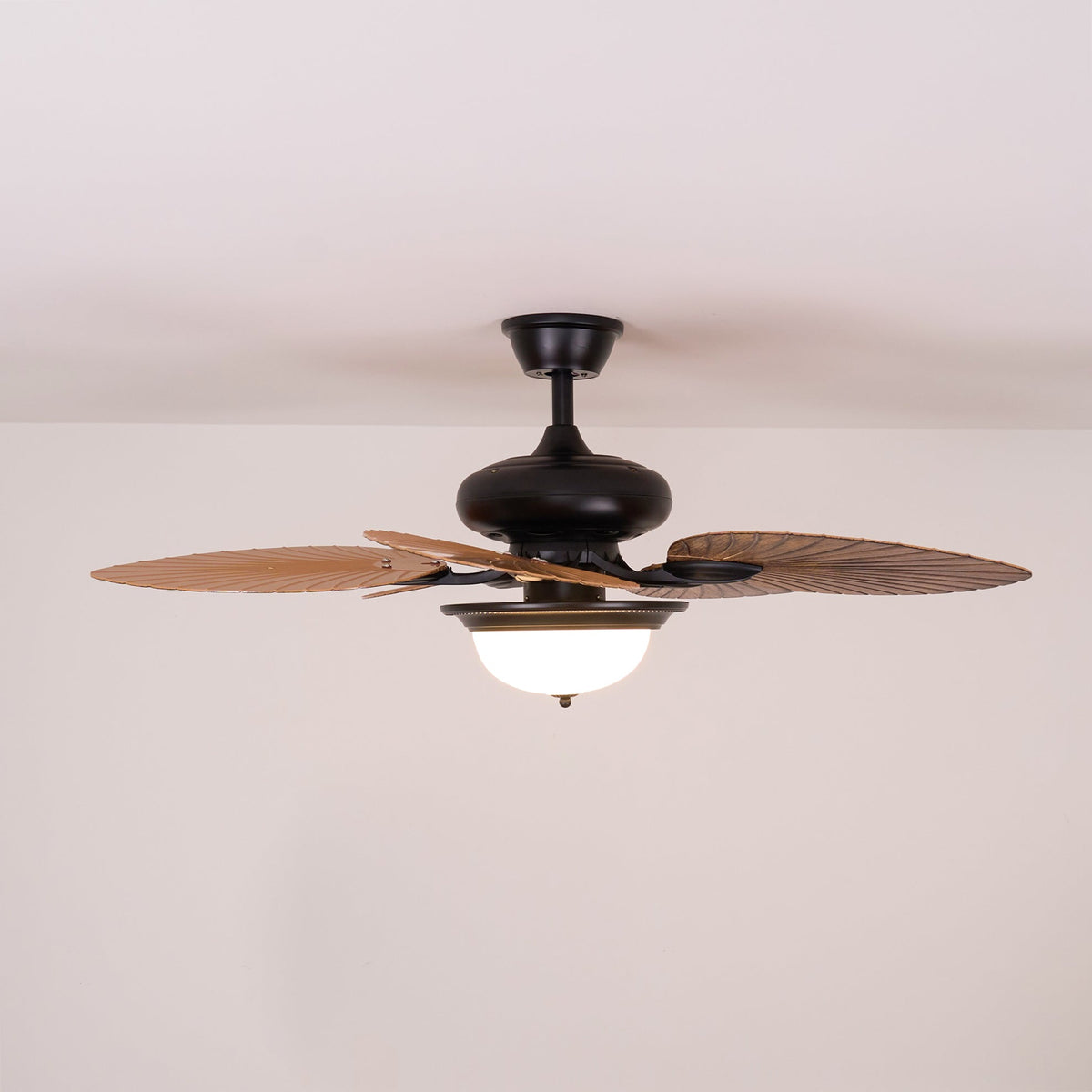 Viraalel ventilator de tavan cu lumină