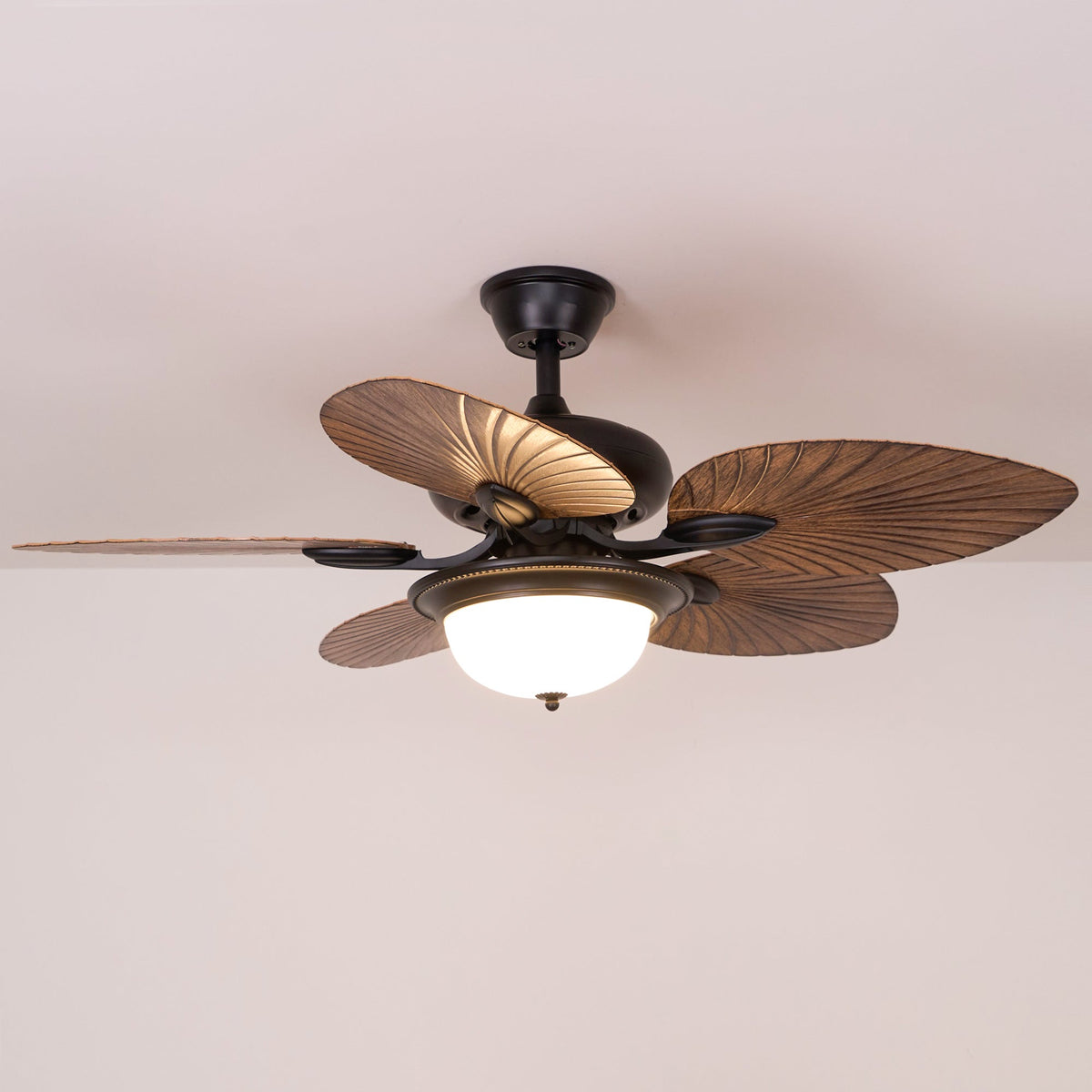 Viraalel ventilator de tavan cu lumină