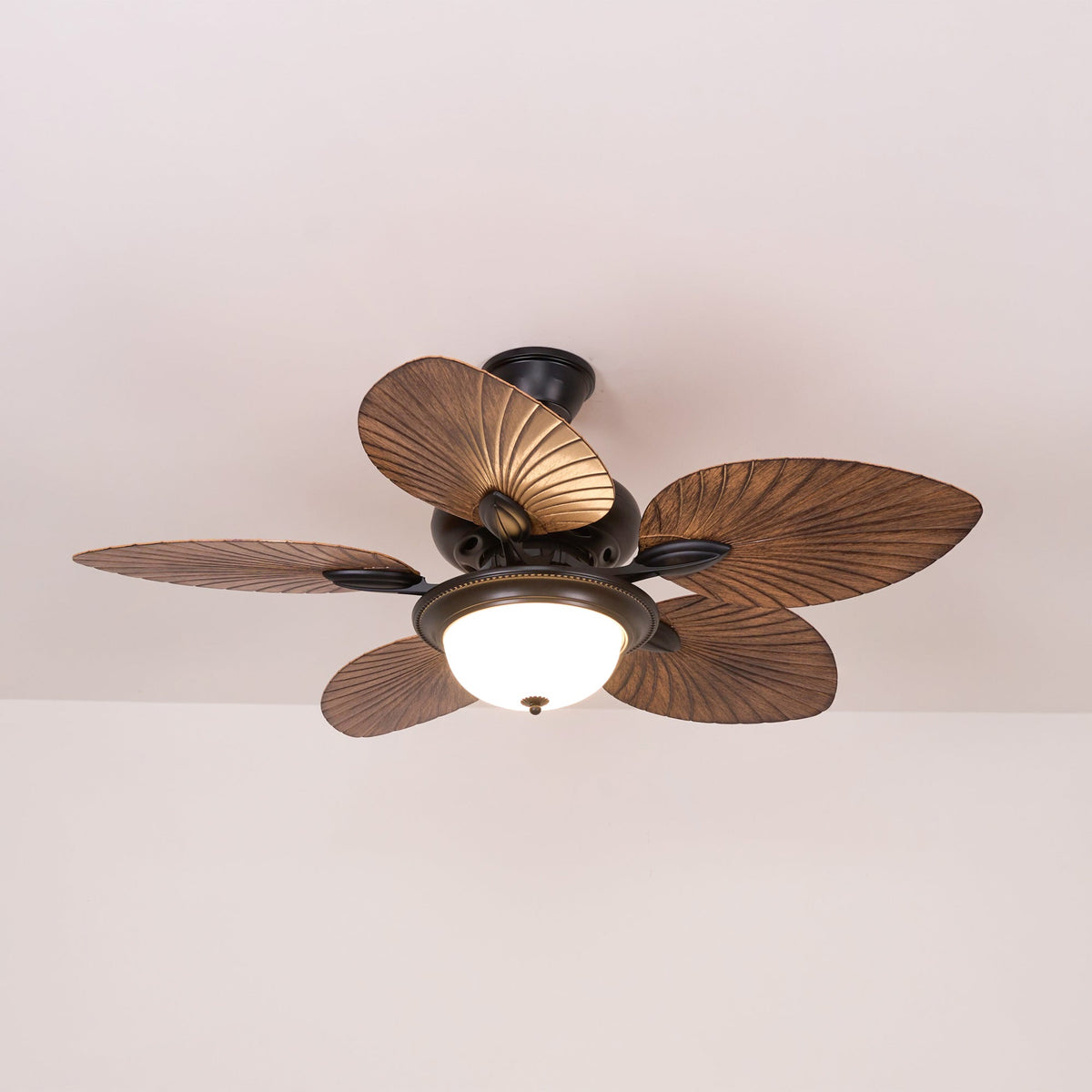 Viraalel ventilator de tavan cu lumină