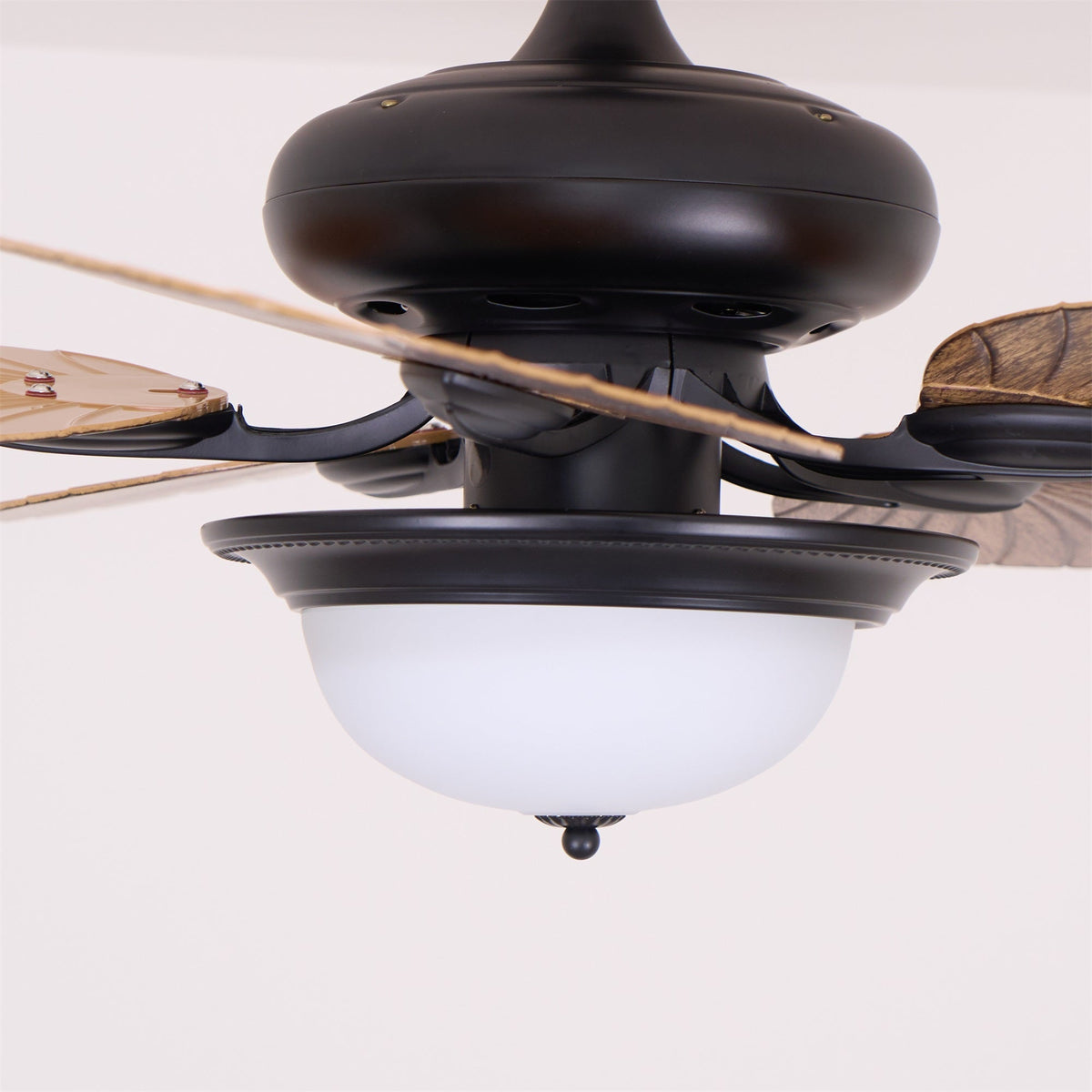 Viraalel ventilator de tavan cu lumină