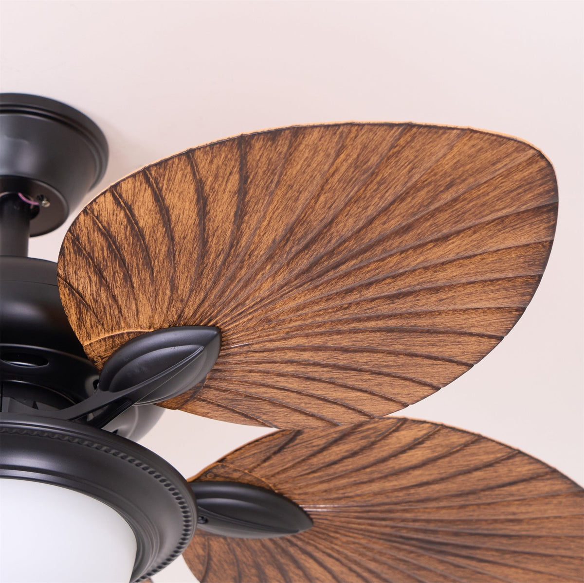 Viraalel ventilator de tavan cu lumină