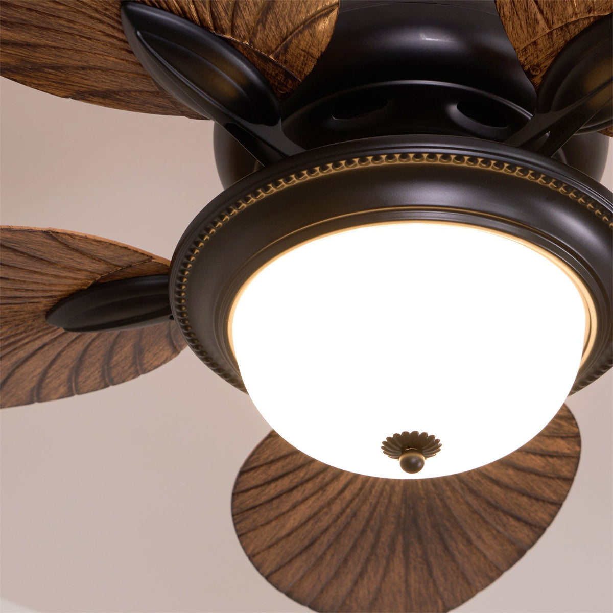 Viraalel ventilator de tavan cu lumină