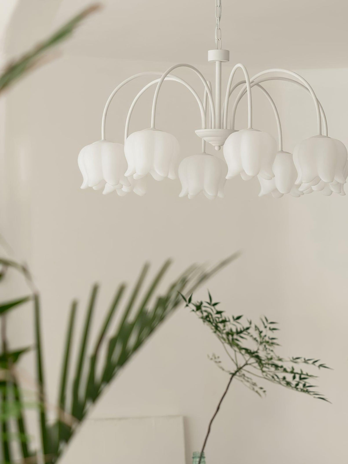 Veleissa candelabru alb, elegant, în formă de clopot, cu abajur, curbat, cu braț, floral