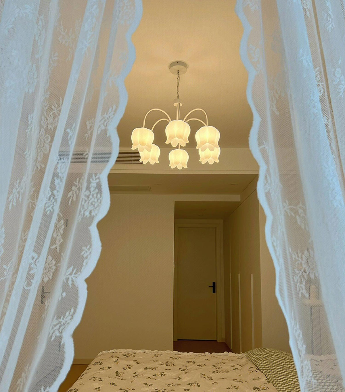 Veleissa candelabru alb, elegant, în formă de clopot, cu abajur, curbat, cu braț, floral
