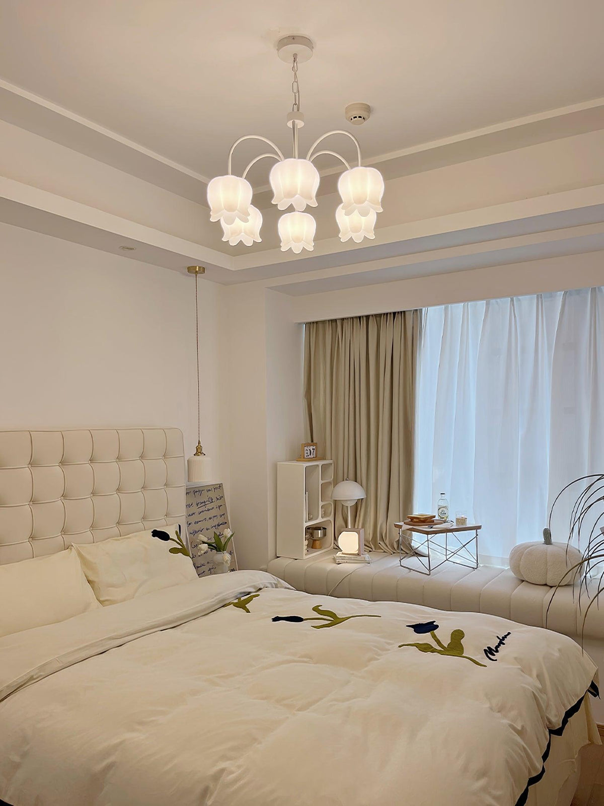 Veleissa candelabru alb, elegant, în formă de clopot, cu abajur, curbat, cu braț, floral