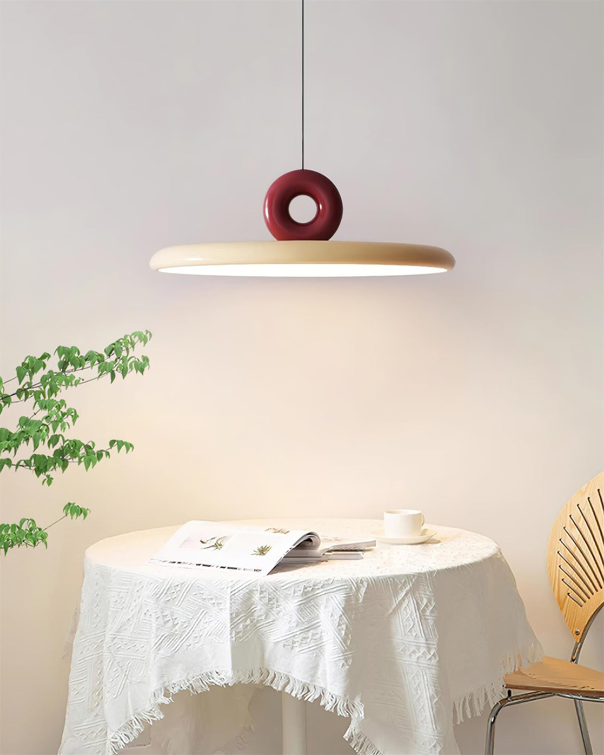 Novel lampă suspendată