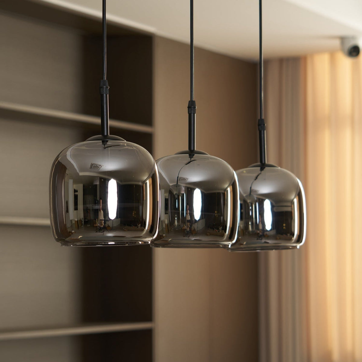 June lampă suspendată minimalistă din sticlă fumurie gri