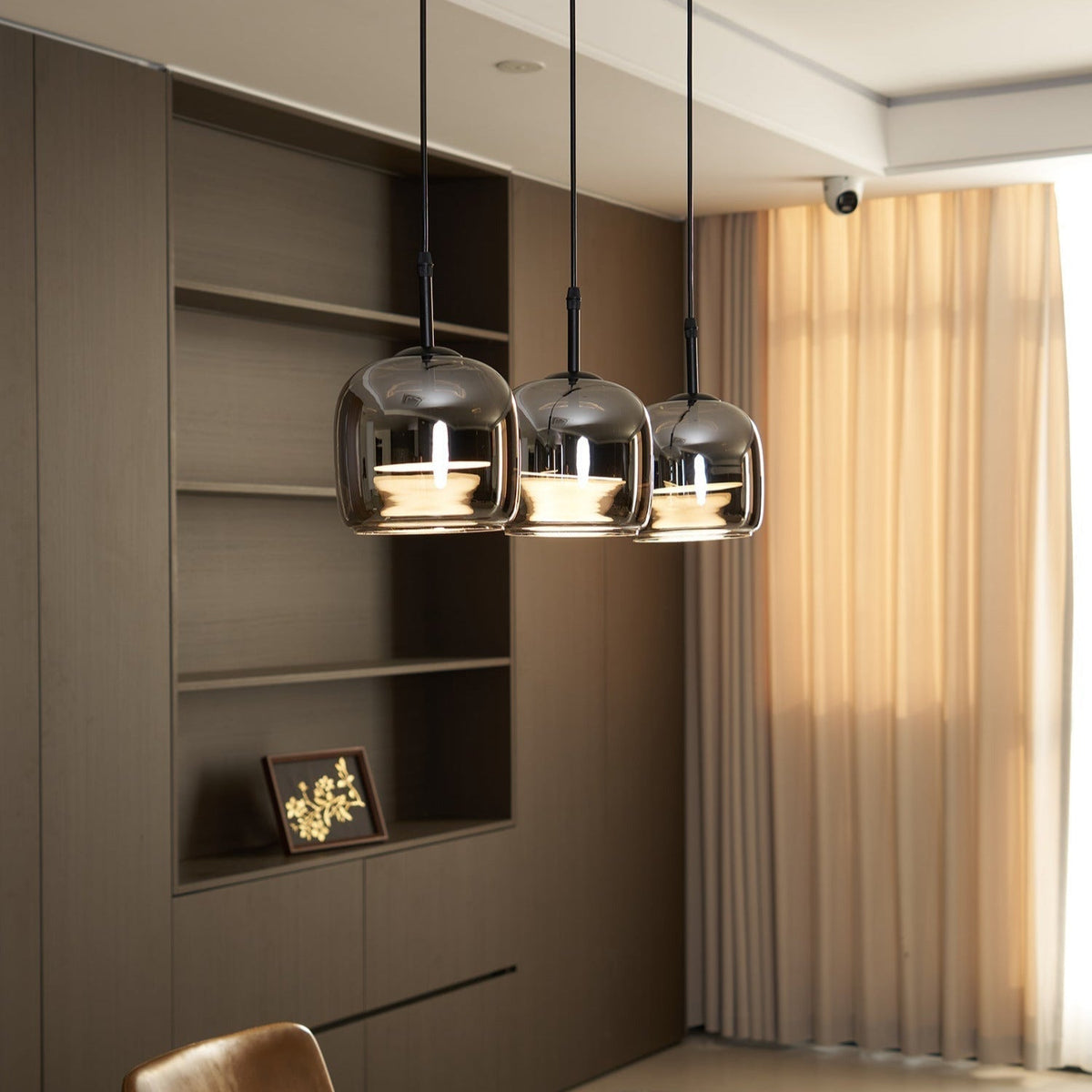 June lampă suspendată minimalistă din sticlă fumurie gri