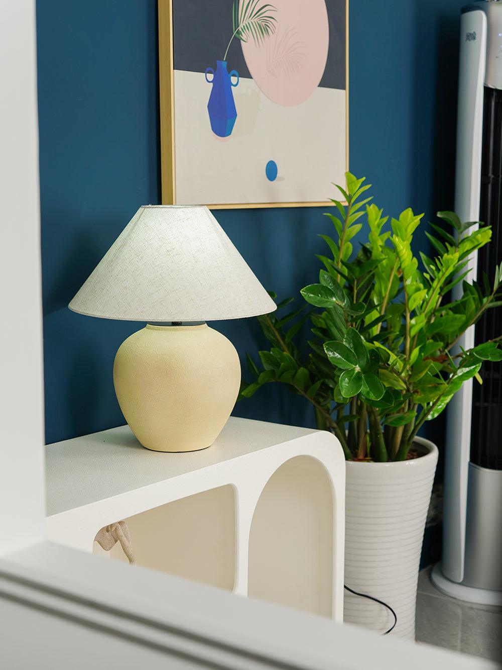 Lumian lampă de masă din material textil și ceramică, rustică