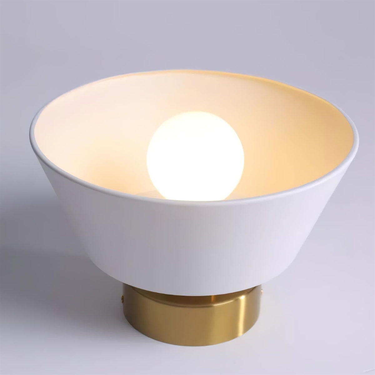 Plafonieră aplicată modernă cu rozetă metalică, minimalistă