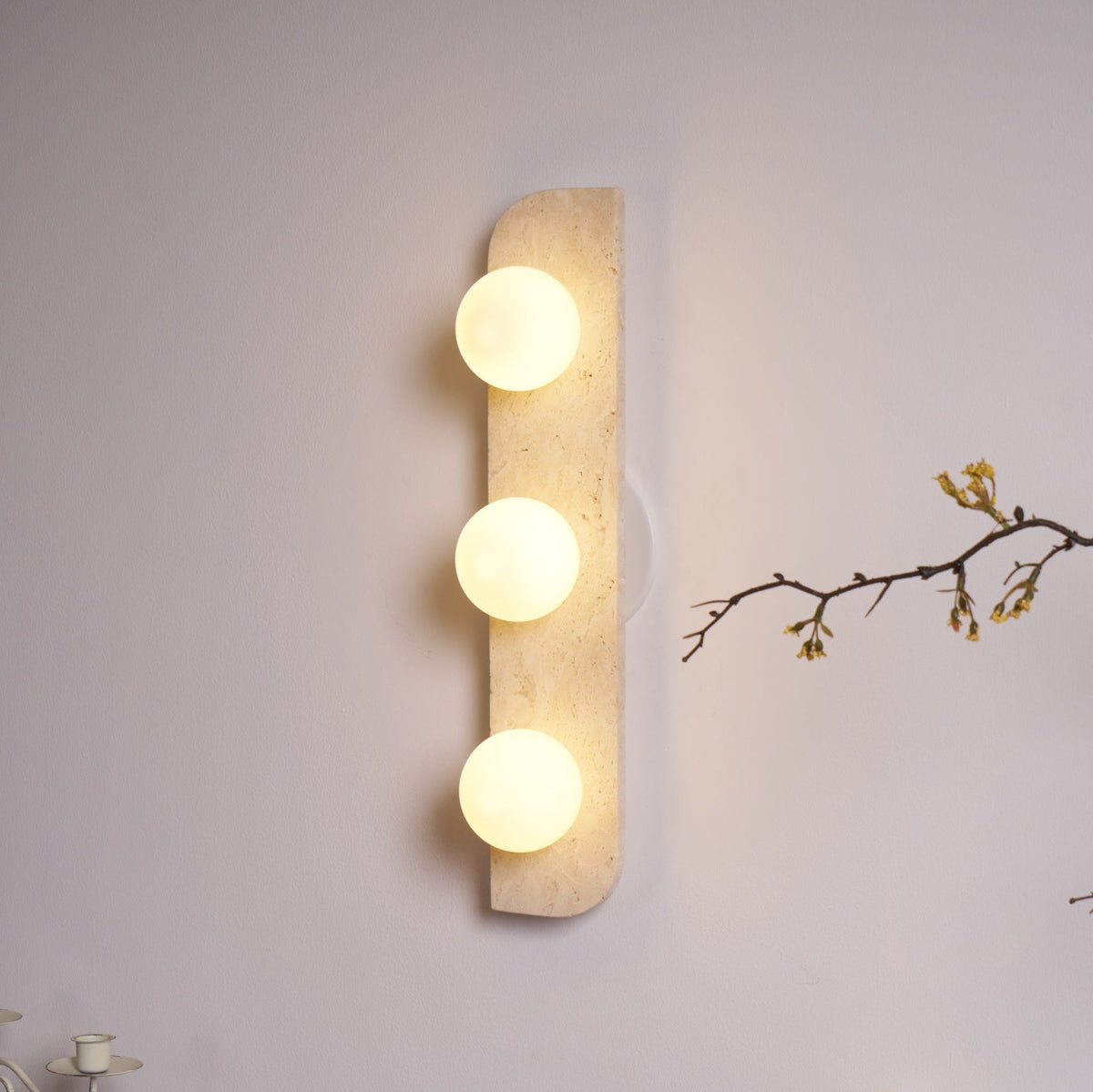 Serearia aplică de perete din travertin, minimalistă, cu ștecher