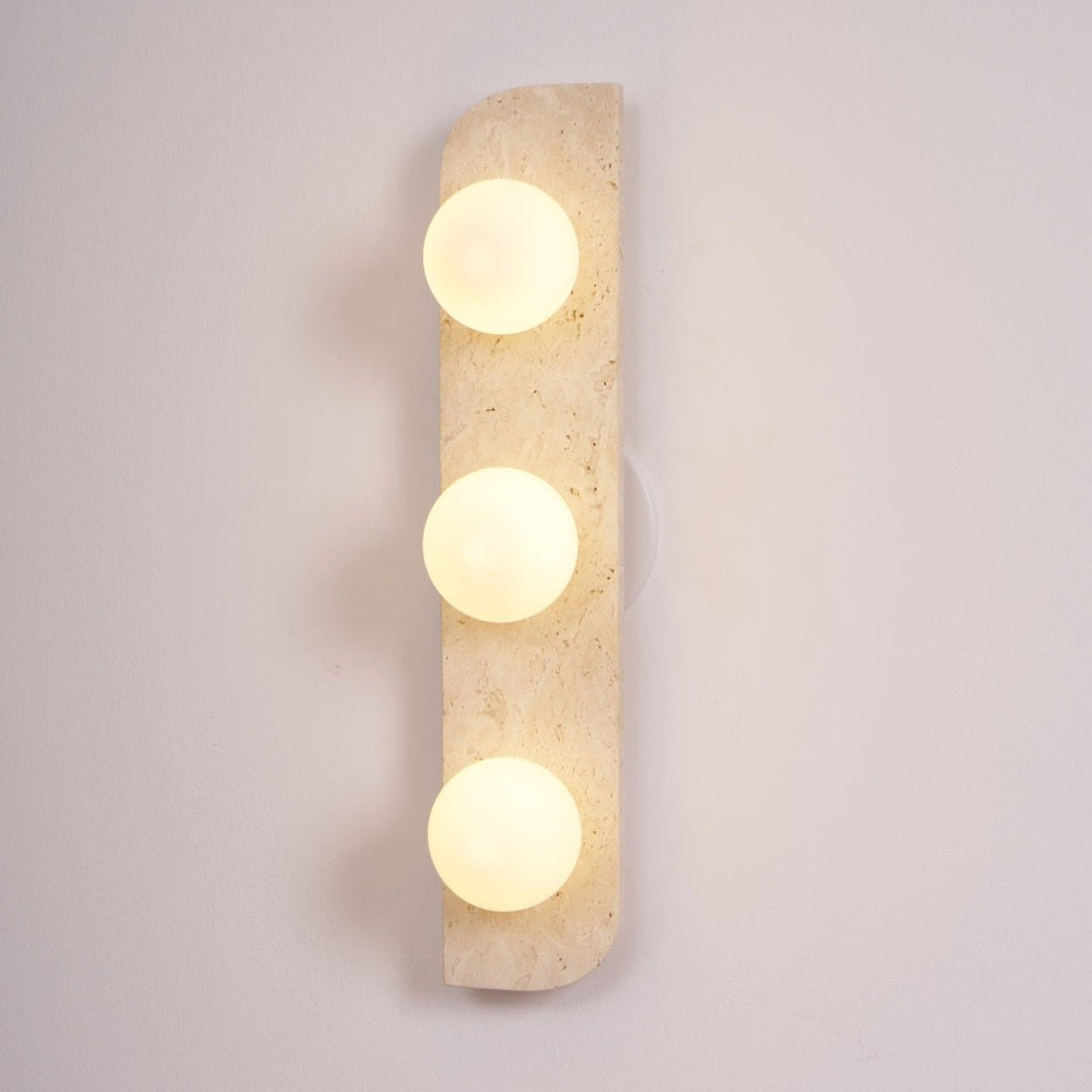 Serearia aplică de perete din travertin, minimalistă, cu ștecher