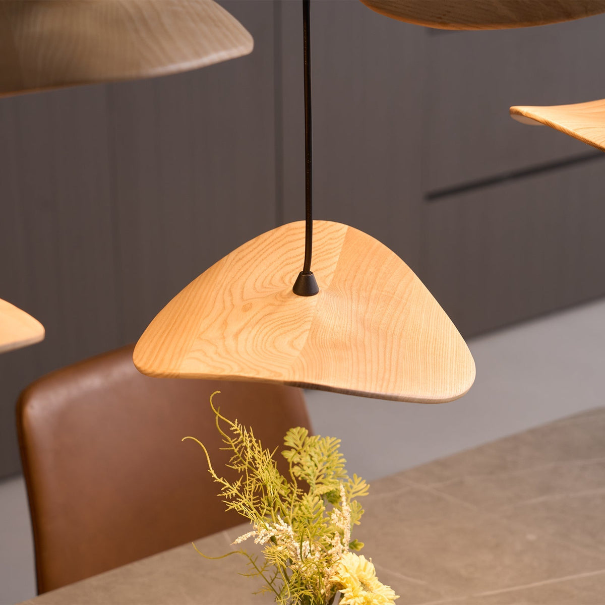 Abbott candelabru  modern minimalist cu frunze goale din lemn