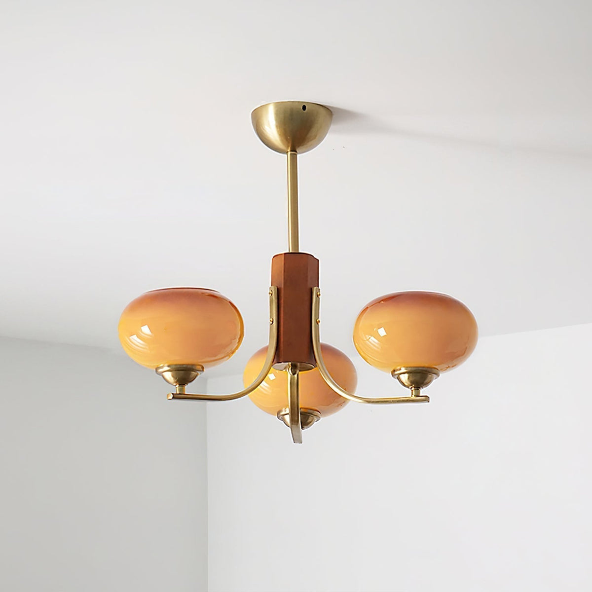 Vira candelabru ambră din sticlă, cu glob, cu 6 surse de lumină