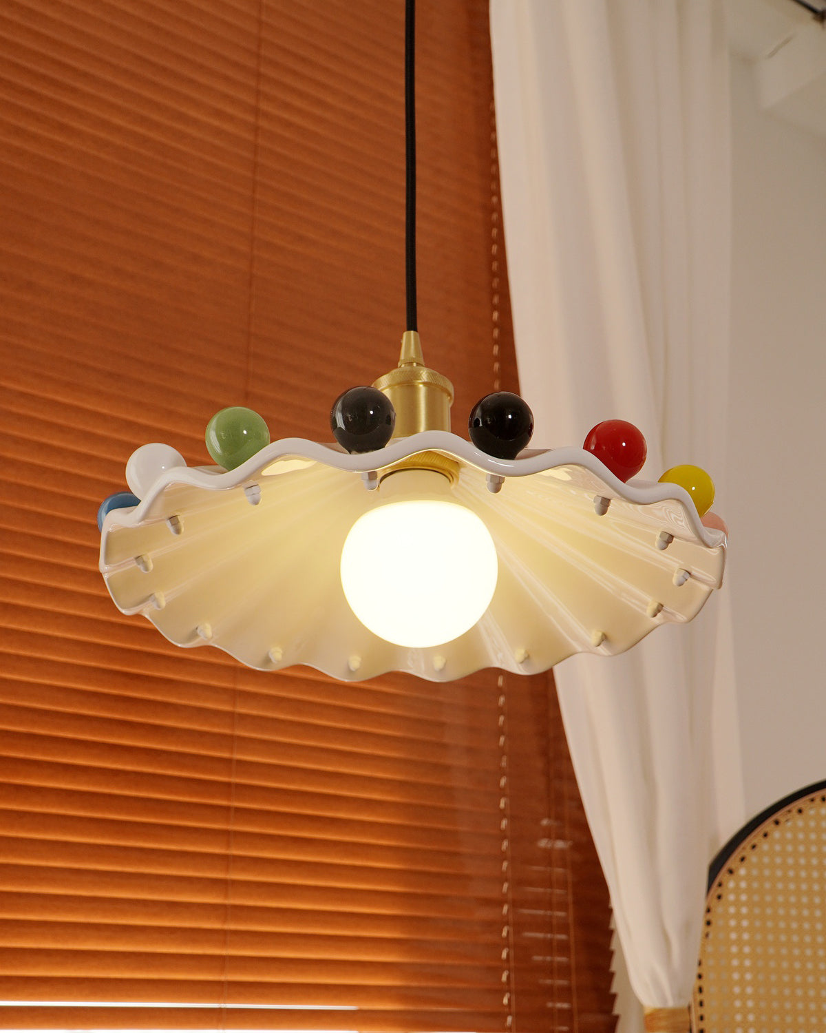 Solvira lampă suspendată din ceramică, ondulată, cu abajur