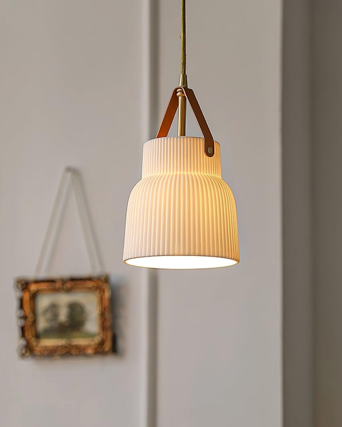 Lampă suspendată Cielum modern minimalist Abajur Ceramic Texturat cu Bandă de Piele alamă