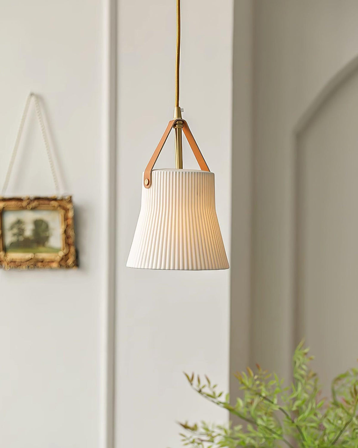 Lampă suspendată Cielum modern minimalist Abajur Ceramic Texturat cu Bandă de Piele alamă