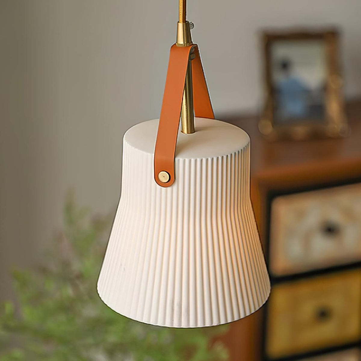 Lampă suspendată Cielum modern minimalist Abajur Ceramic Texturat cu Bandă de Piele alamă