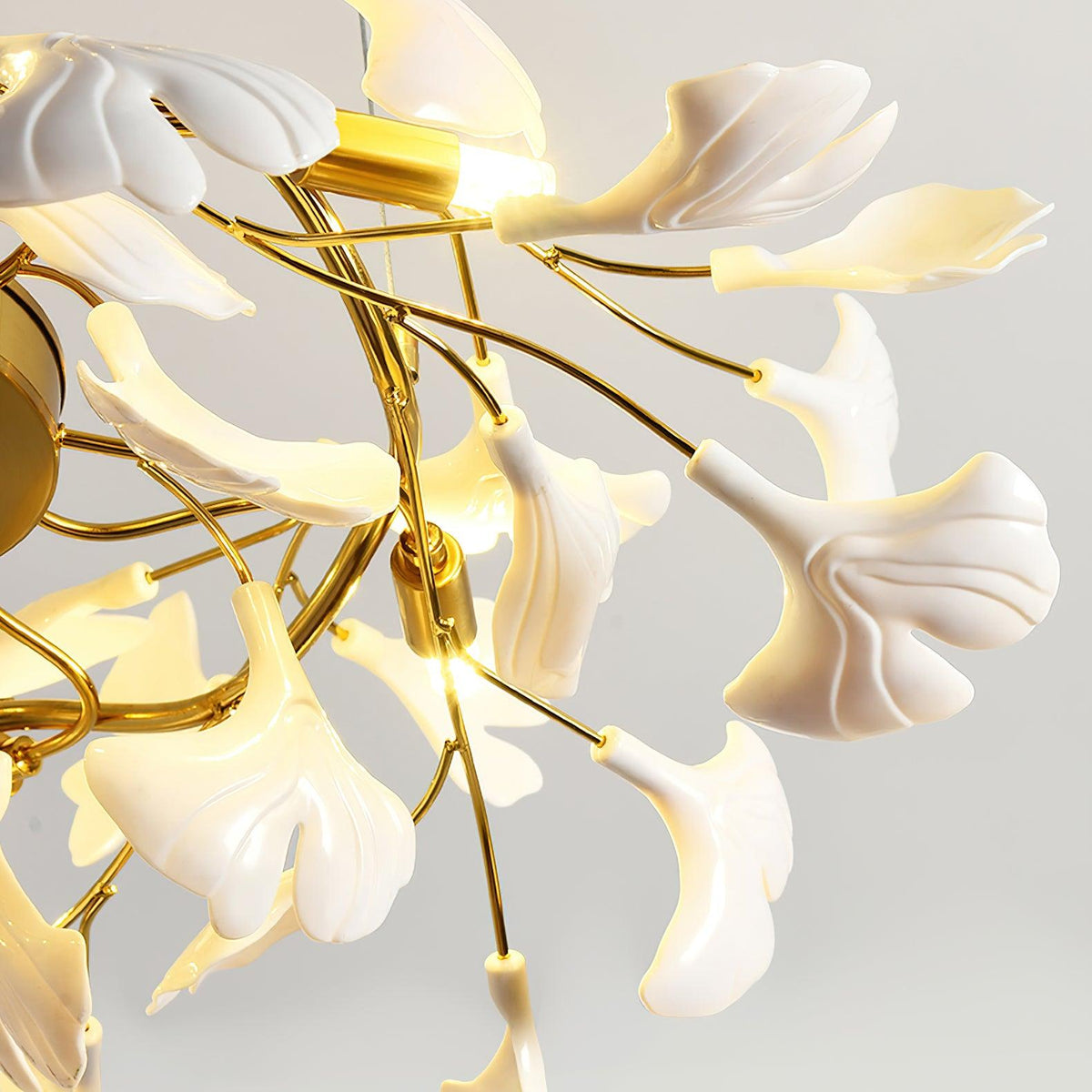 Dylo candelabru din alamă cu ramuri de petale ceramice liniare Ginkgo