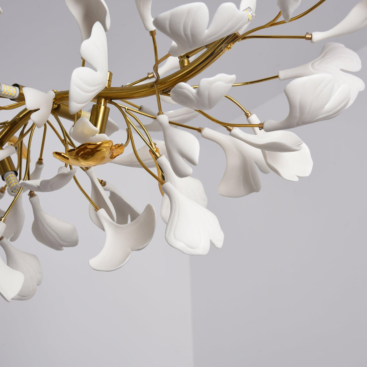 Dylo candelabru din alamă cu ramuri de petale ceramice liniare Ginkgo