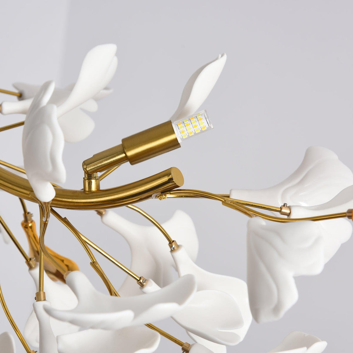 Dylo candelabru din alamă cu ramuri de petale ceramice liniare Ginkgo
