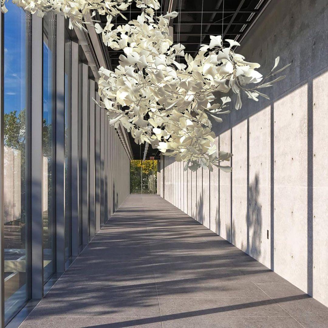 Calix candelabru cu abajur din ceramică în formă de frunză Gingko și finisaj alb aur, în stil modern