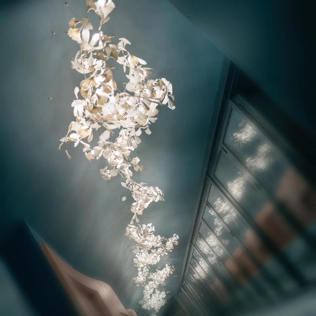 Calix candelabru cu abajur din ceramică în formă de frunză Gingko și finisaj alb aur, în stil modern