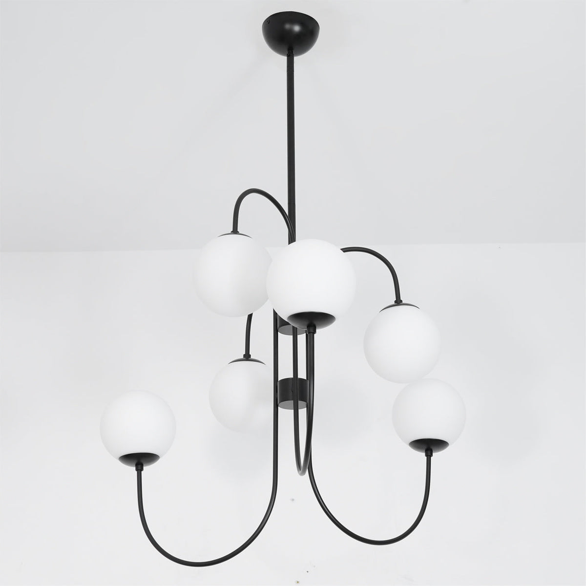 Auruaria candelabru din alamă, cu glob, în grup, curbat, cu braț