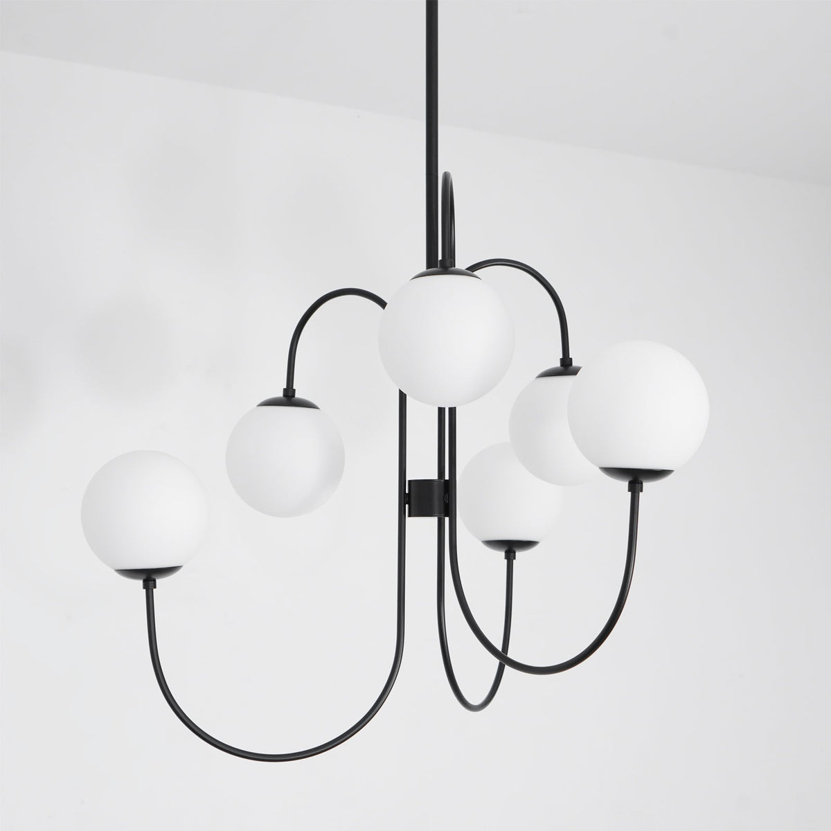 Auruaria candelabru din alamă, cu glob, în grup, curbat, cu braț